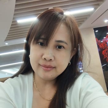 Criselda, Filipino maid, in Dubai