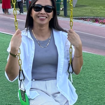 Christine, Filipino driver, in Dubai