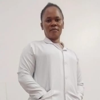 Edinah , Kenyan nanny, in Riyadh