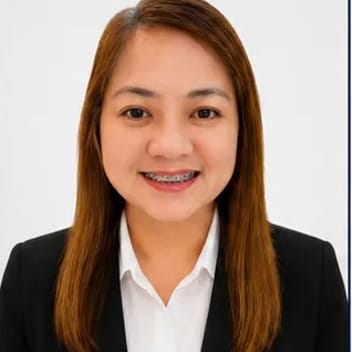 Kate, Filipino driver, in Dubai