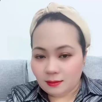 Elvie, Filipino maid, in Dubai