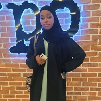 FUEKANG , Cameroonian nanny, in Dubai