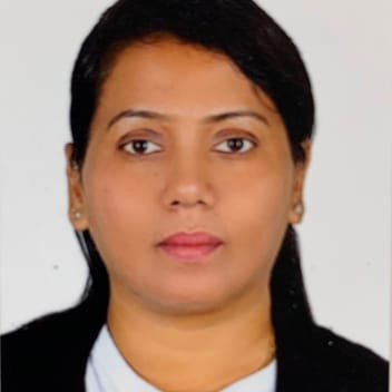 Niroshani, Sri Lankan driver, in Dubai