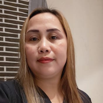 Annaliza , Filipino nanny, in Riyadh