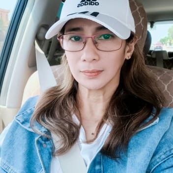 Agnes, Filipino driver, in Qatar