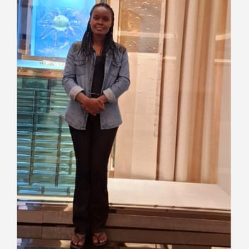 Maxiphone, Kenyan nanny, in Dubai