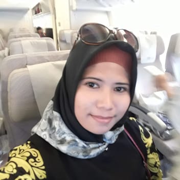 Hamidah , Indonesian driver, in Madinah