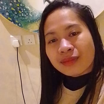 Ginaryn , Filipino maid, in Saudi Arabia