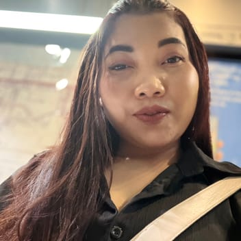 Dasih , Indonesian nanny, in Dubai