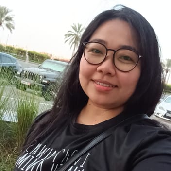 VEVERLYN , Filipino nanny, in Abu Dhabi