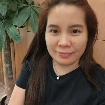 Analiza, Filipino nanny, in Dubai