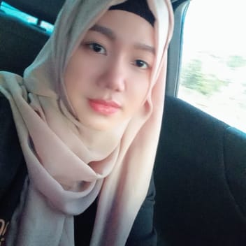Dina , Indonesian maid, in Dubai