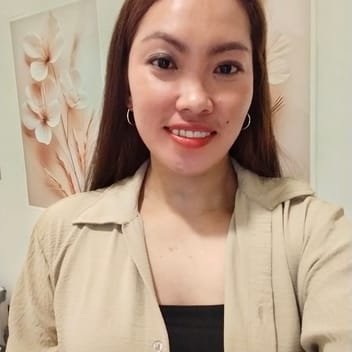 Manelyn , Filipino nanny, in Abu Dhabi