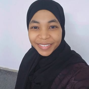 Aisha Ali , Kenyan driver, in Riyadh