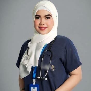 Noralyn, Filipino elder-care worker, in Jeddah
