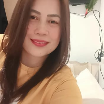 Aida , Filipino maid, in Dubai