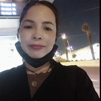 Nguyên , Vietnamese elder-care worker, in Riyadh