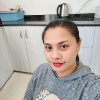 Maricel, Filipino maid, in Dubai