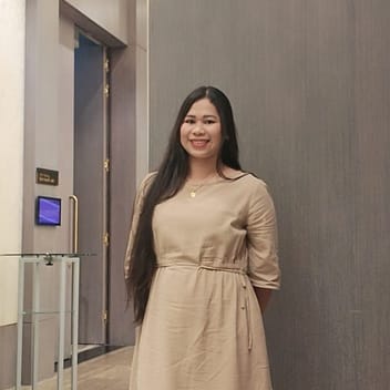 Donna Riza, Filipino maid, in Dubai