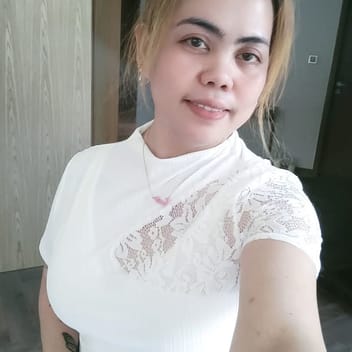 Rowena, Filipino nanny, in Dubai