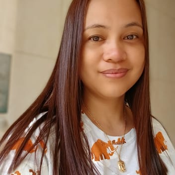 Jessa, Filipino elder-care worker, in Dubai
