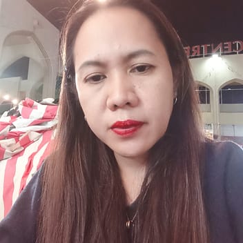 Noemi Fe , Filipino nanny, in Abu Dhabi