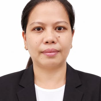 Edelyn, Filipino elder-care worker, in Dubai