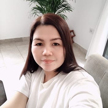 Elenita , Filipino maid, in Dubai