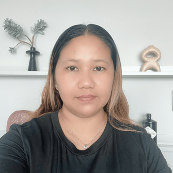 Fedetess, Filipino nanny, in Dubai