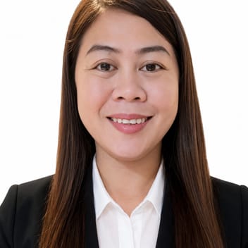 Joybelle, Filipino driver, in Dubai