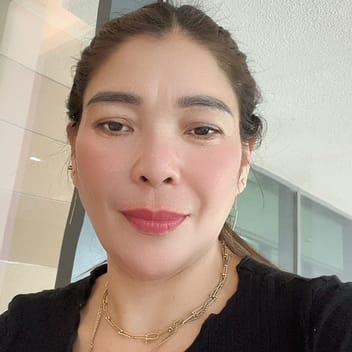 Loryjane, Filipino nanny, in the UAE