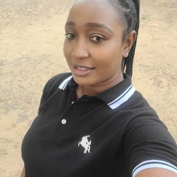 Serah , Kenyan driver, in the UAE