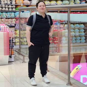 Princess Anne , Filipino driver, in Qatar