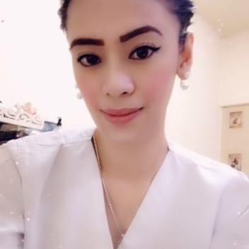 Reggiemae , Filipino nanny, in Riyadh