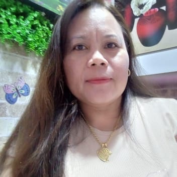 Nanette , Filipino nanny, in Dubai