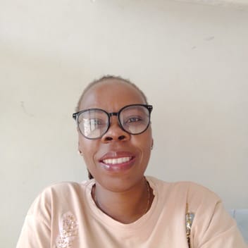 Caroline , Kenyan driver, in Qatar