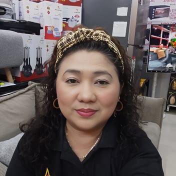 Josephine , Filipino nanny, in Dubai