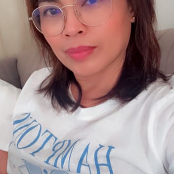 Alma, Filipino driver, in Dubai