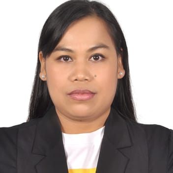 Tia, Indonesian nanny, in Dubai