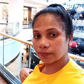 Niluka , Sri Lankan nanny, in Dubai