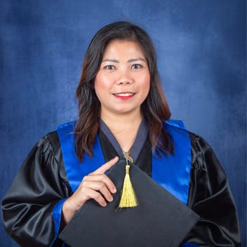Cresilyn, Filipino maid, in Dubai