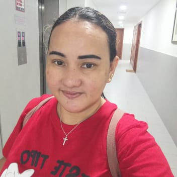 Rizza, Filipino nanny, in Dubai