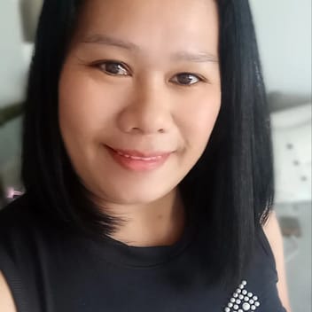 Arlejen, Filipino nanny, in Dubai