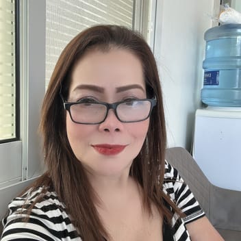 Angelita, Filipino maid, in Dubai